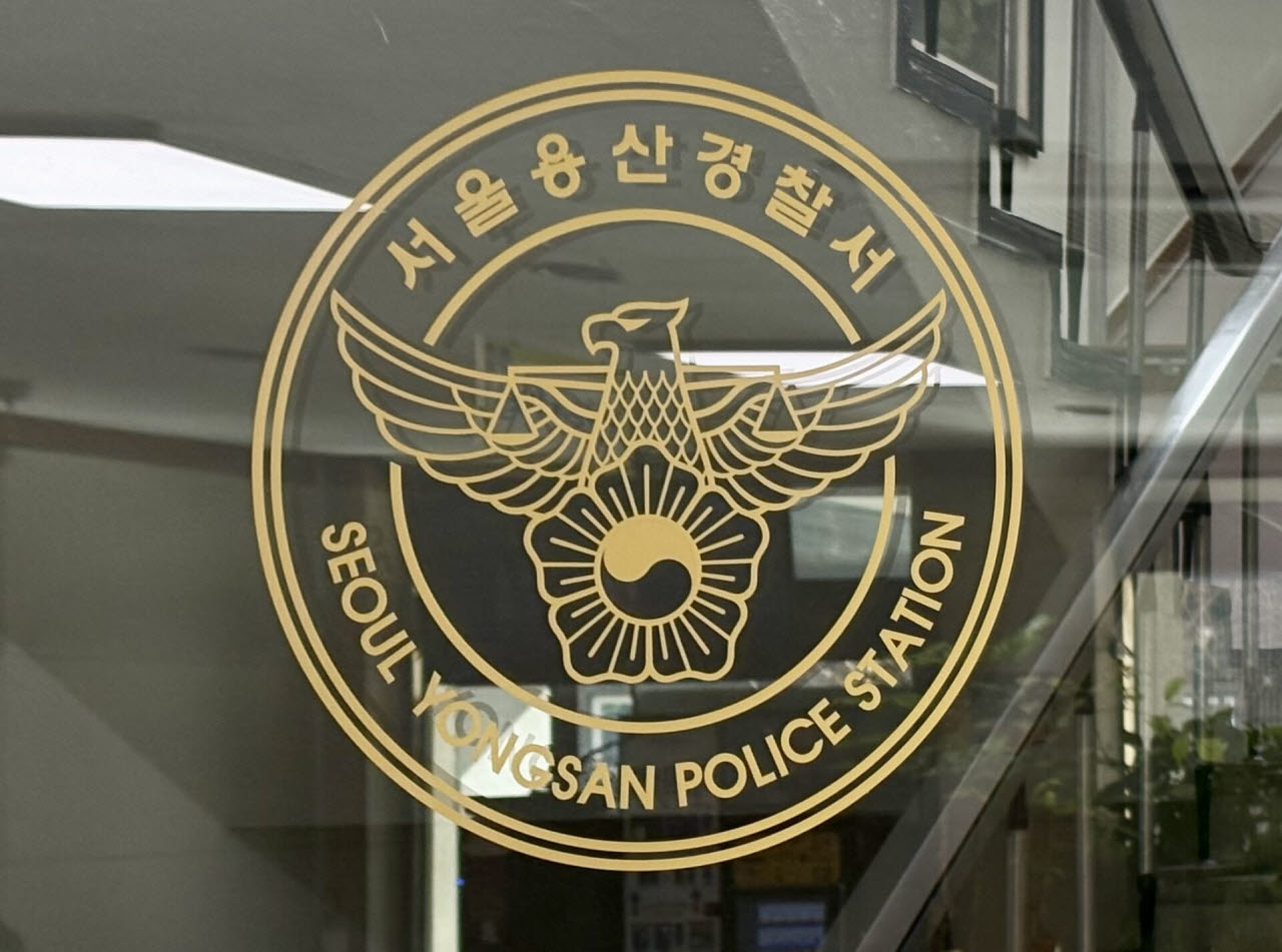 허리띠 휘둘러…`외제차 매장 직원 폭행` 50대 체포