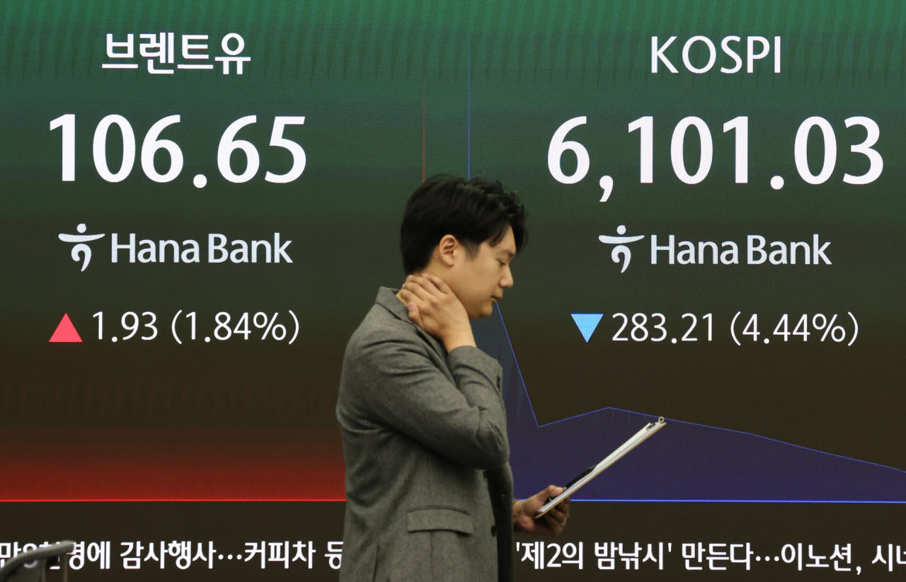 "국민 노후자금으로 불장난"...유승민, 코스피 폭락하자
