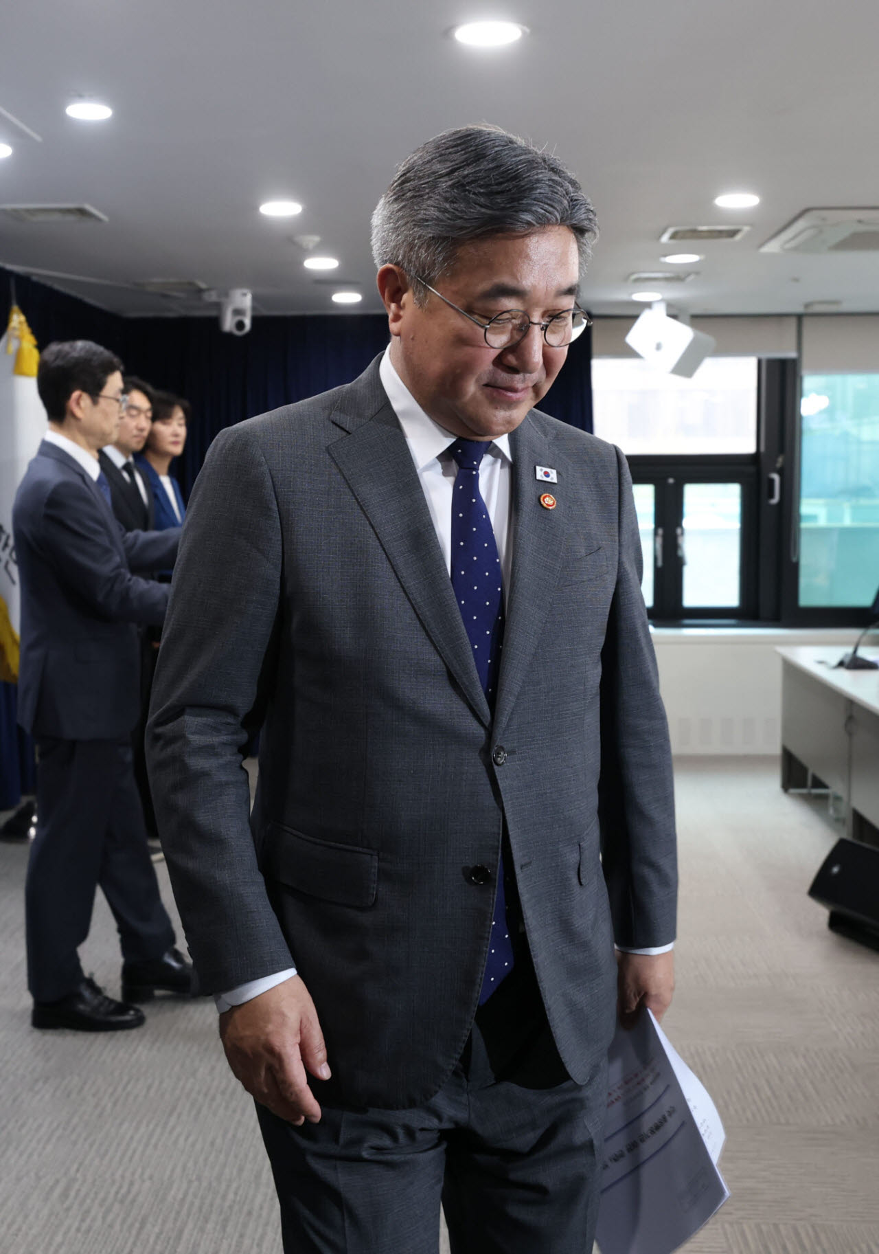 [포토]지방이전 계획 발표 마친 윤호중 장관