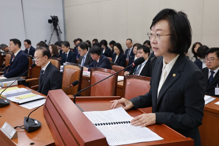 오유경 식약처장 “먹는 알부민 부당광고 매달 단속…거의 전쟁”
