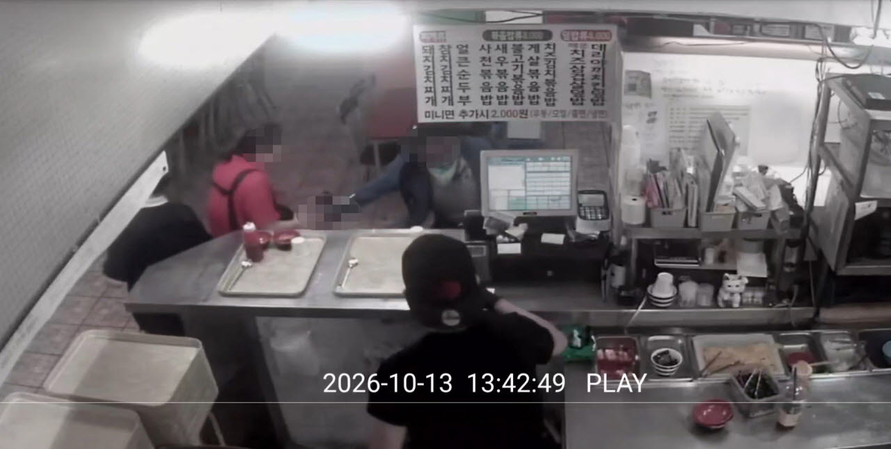 식당가 순식간에 아수라장…인천 흉기난동 CCTV 보니