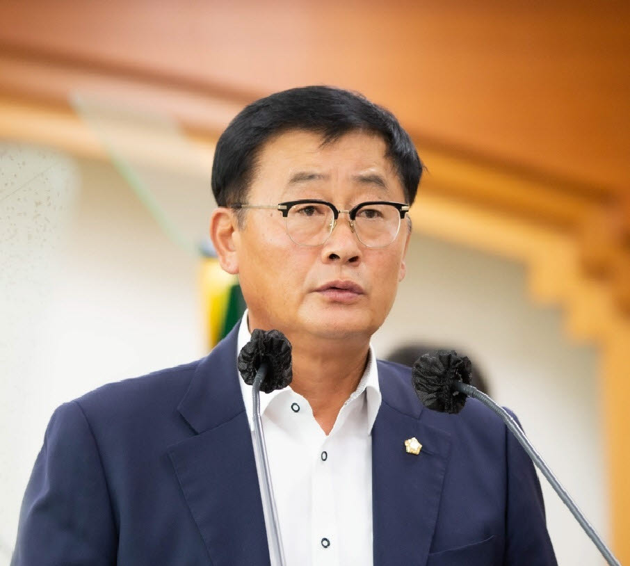 전 김제시장, '스토킹' 시의원 재판서…"주민에게 너무나도 자상" 옹호