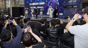 홍대 IP숍부터 뮤지컬 밥할머니까지… 콘텐츠 확장 꿀팁 알려드립니다.