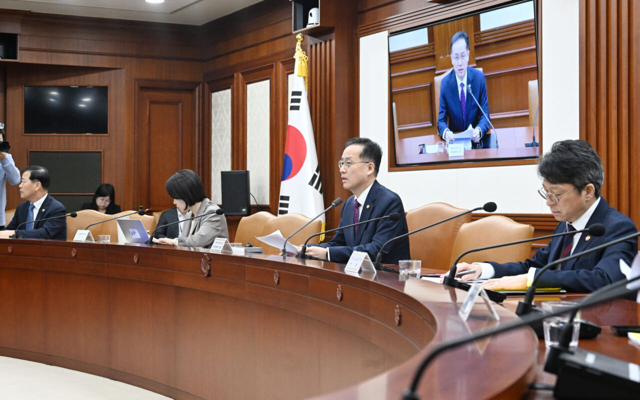 반도체 다음 주자는 서비스산업…정부, 성장·민생 두 토끼 잡는다