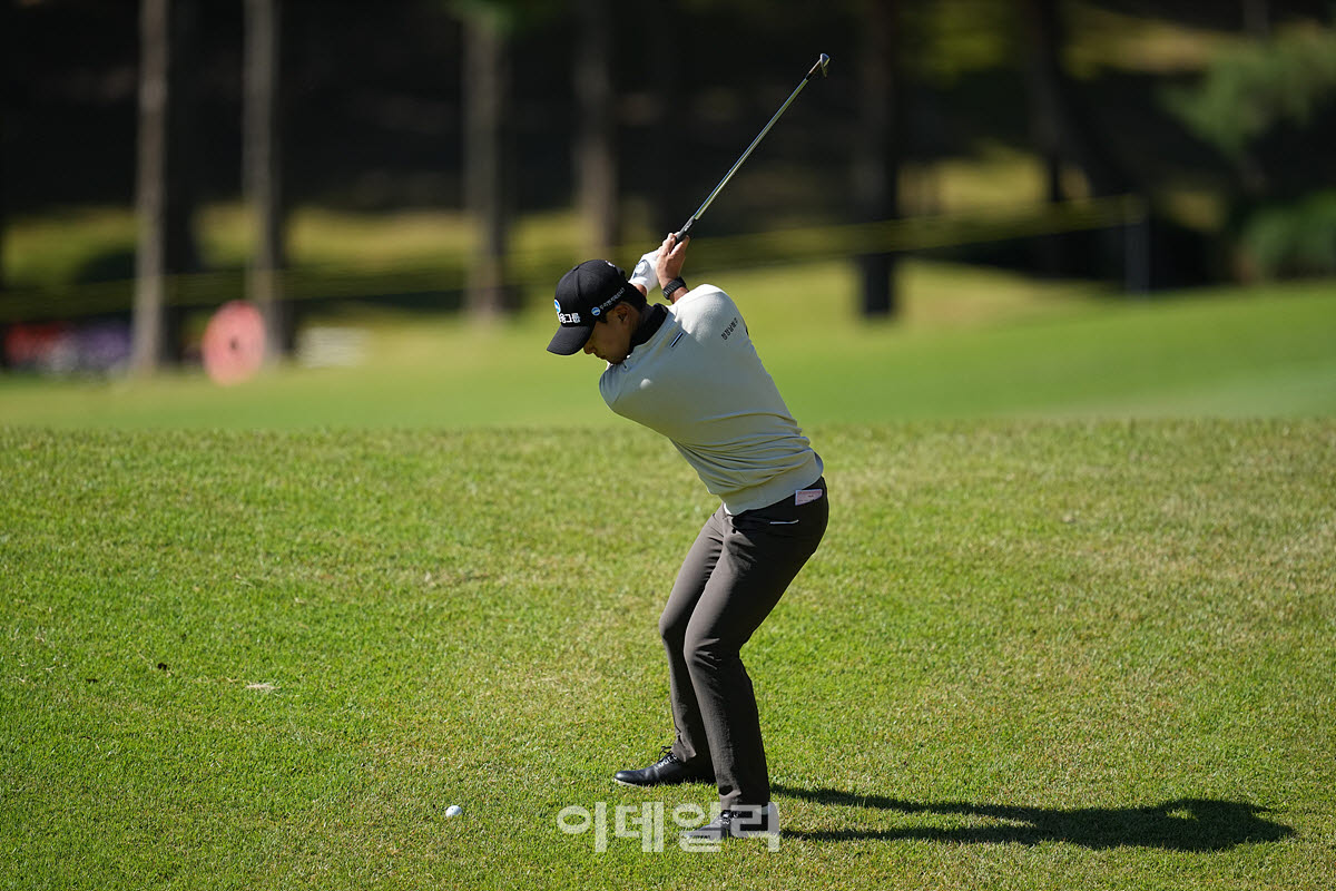 [포토]조우영,백스윙 부드럽게