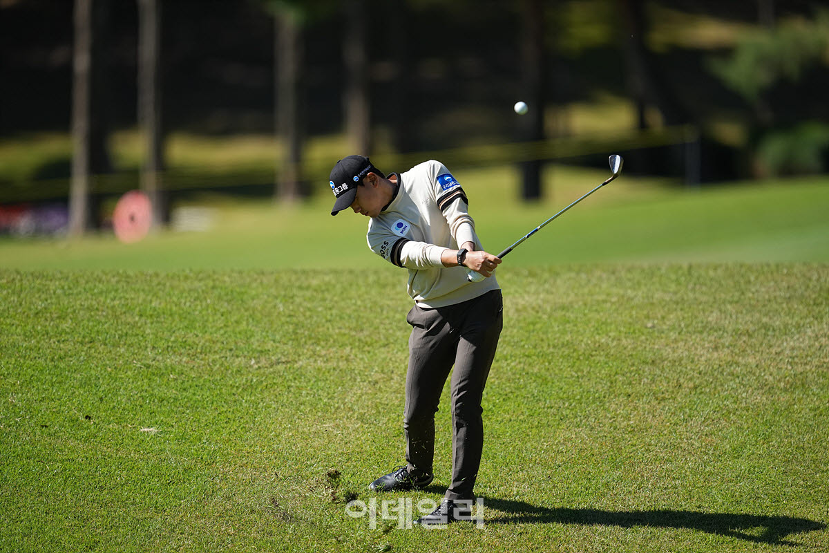 [포토]조우영,핀 방향으로 날린다