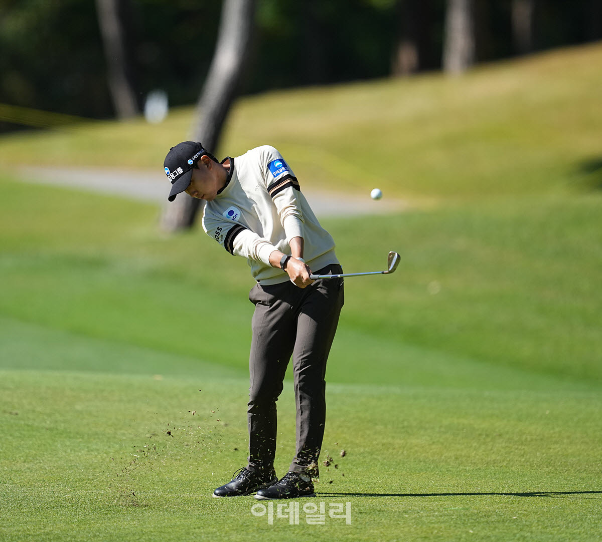 [포토]조우영,날카로운 어프로치 임팩
