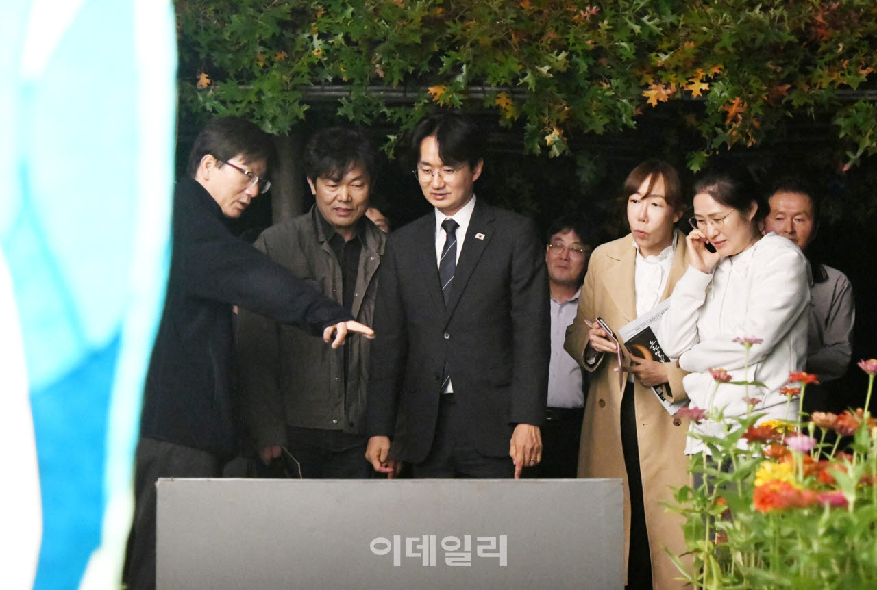 [포토] '노원달빛축제' 점검하는 서준오 노원구청장