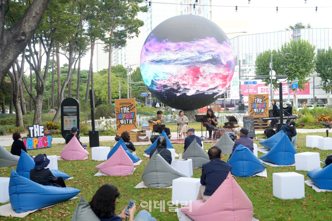 [포토] 송파구, 청년에술인 버스킹 '폴 인 더 스피어' 개최
