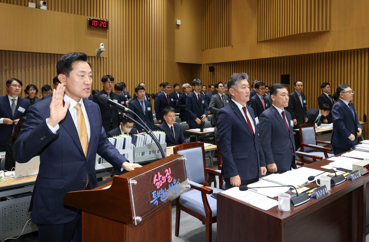 [포토] 오세훈 서울시장, 국정감사 선서