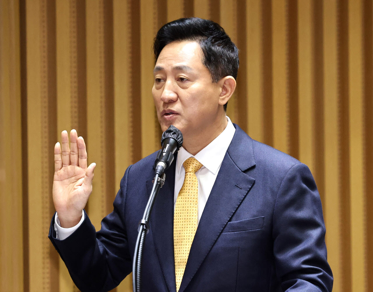 [포토] 오세훈 서울시장, 행안위 국정감사 선서