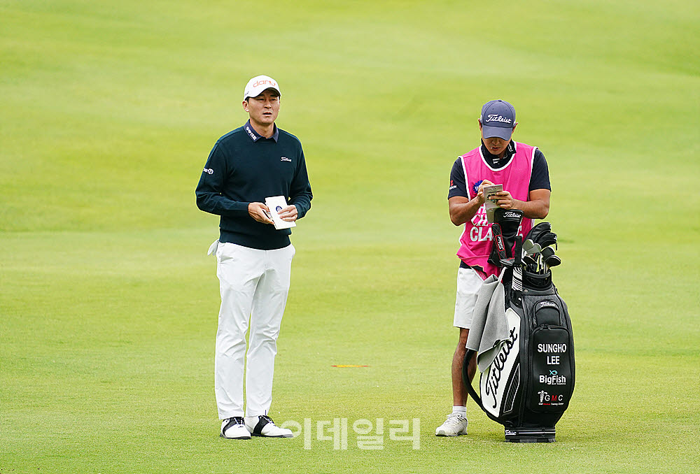 [포토] 이성호, 꼼꼼하게