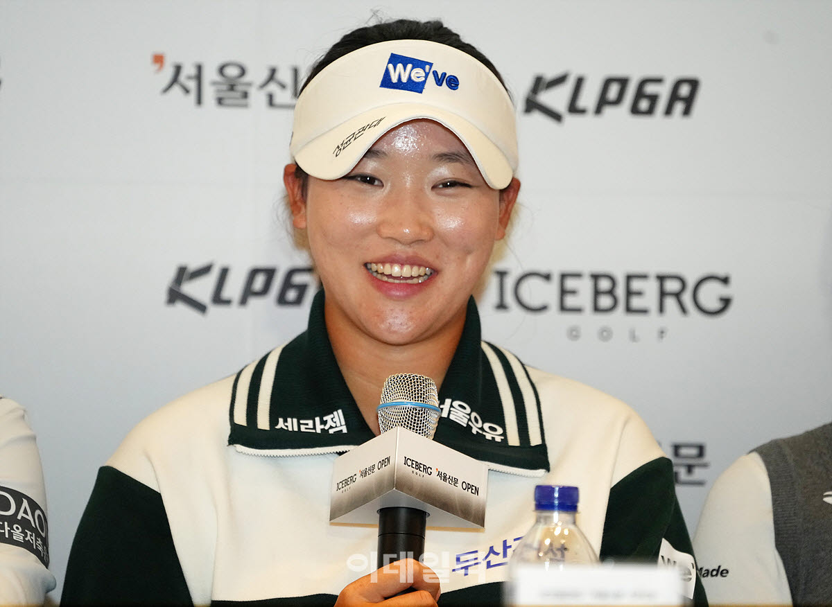 [포토]김민솔,밝은 미소로 대답하는 공식인터뷰