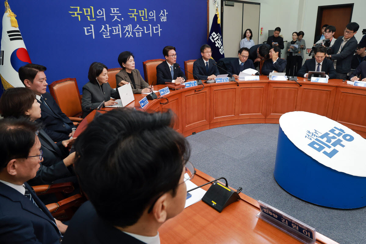 與與 갈등 격화 속…한동훈·조희대 공세 수위 높이는 민주당