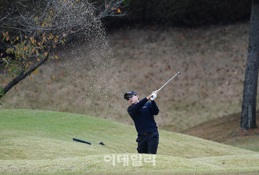 [포토] 김경태, 페어웨이 벙커 탈출