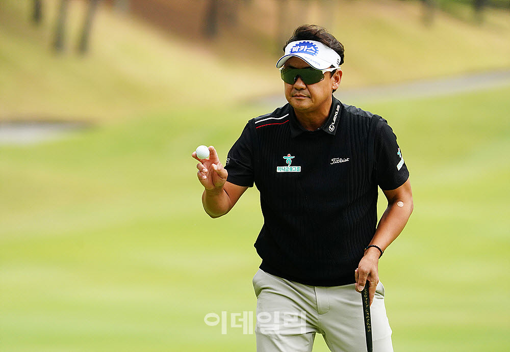 [포토] 박상현, 버디 인사하며 홀아웃