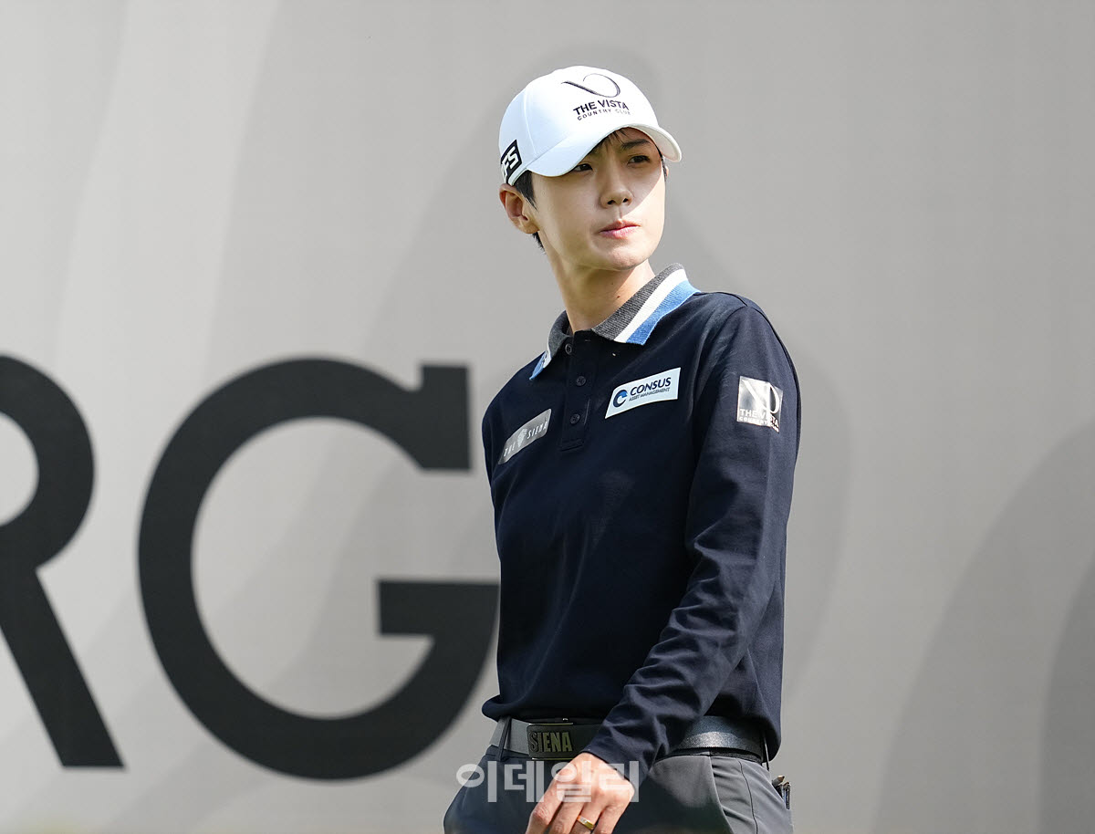 [포토]박성현,코스를 바라보며