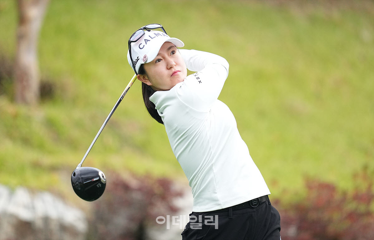 [포토]이승연,첫 날 선두를 향하여
