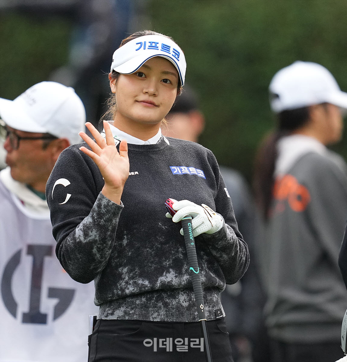[포토]홍현지,첫 홀 반가운 첫 인사