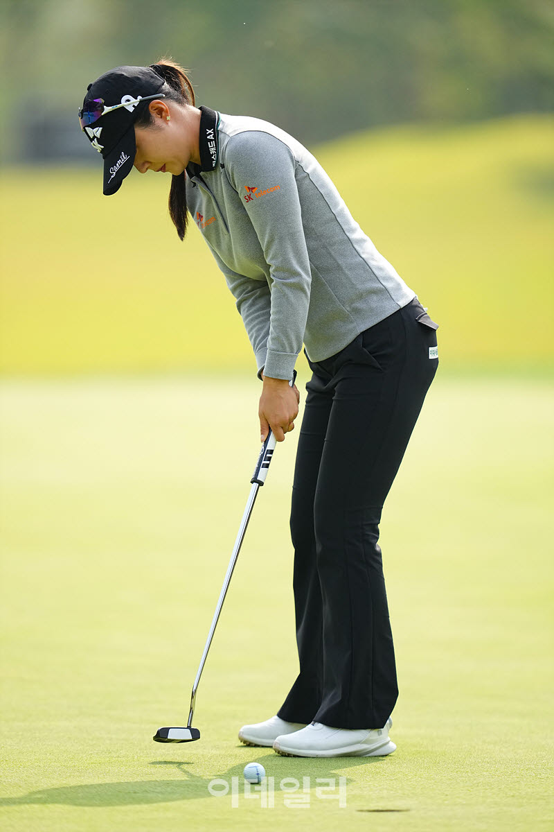 [포토]김재희,버디 성공으로 기분 좋은 마무리