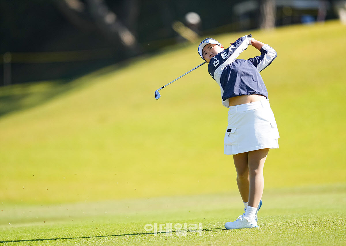 [포토]홍진영,핀 방향으로 날린다