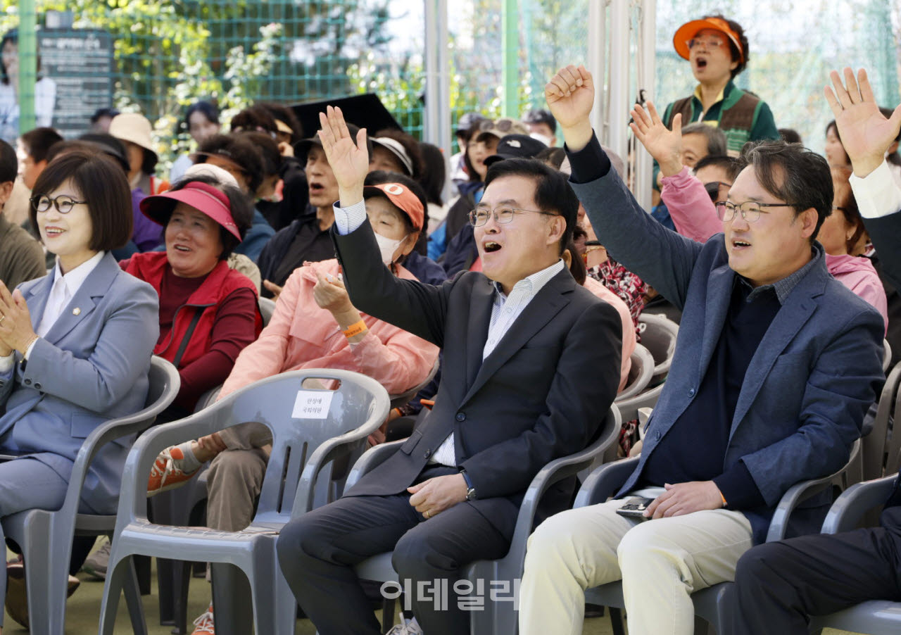 [포토] 마을 축제 소통하는 진교훈 강서구청장