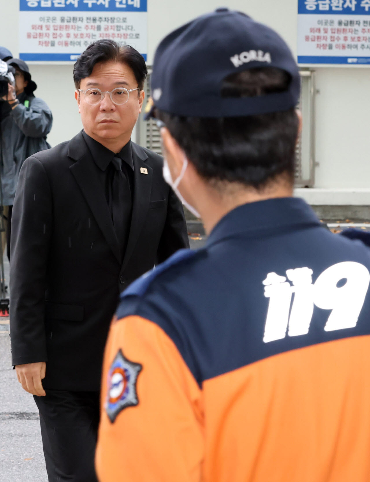 [포토]김영훈 고용노동부 장관, 부천 공장 화재 순직 소방관 빈소 찾아