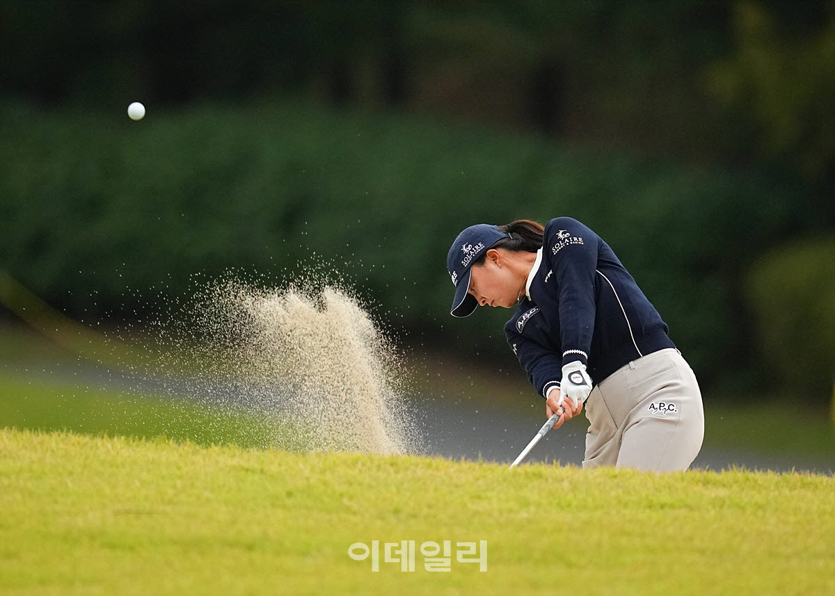 [포토]고진영,강한 페어웨이 벙커샷
