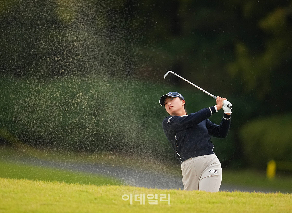 [포토]고진영,그린에 올라가라