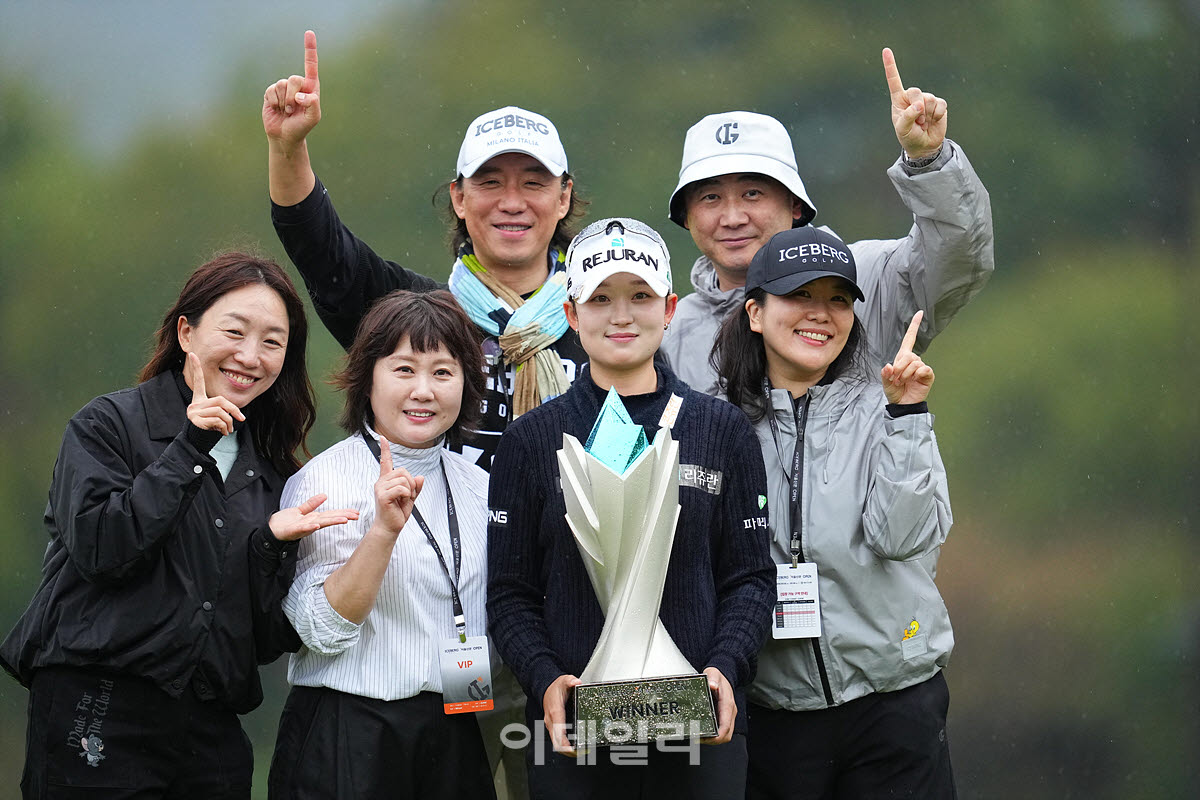 [포토]마서영,대회 메인 스폰서와 함께