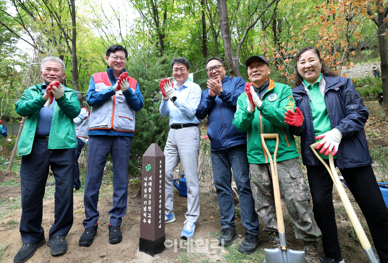 [포토] 서대문구, 나무 30만 그루 심기 프로젝트