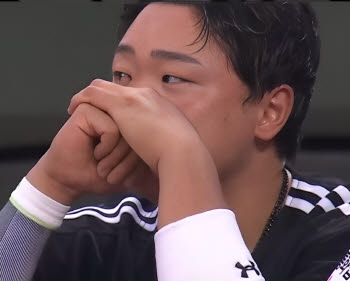 방망이는 침묵, 덕아웃은 눈물…LG의 가을, 이대로 끝인가