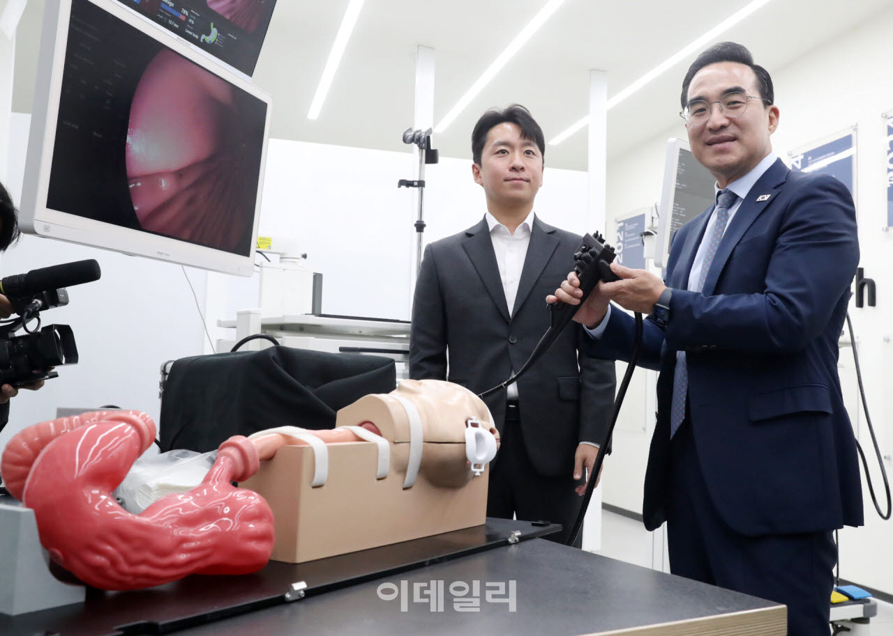 [포토] 청년 채용 현장 방문한 박홍근 기획예산처 장관