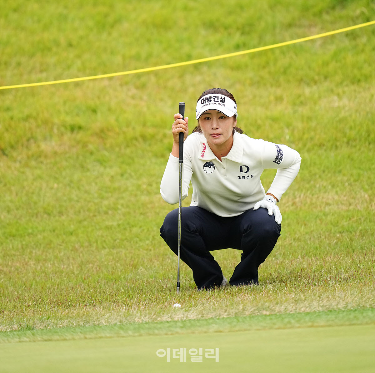 [포토]이정은,신중하게 본다
