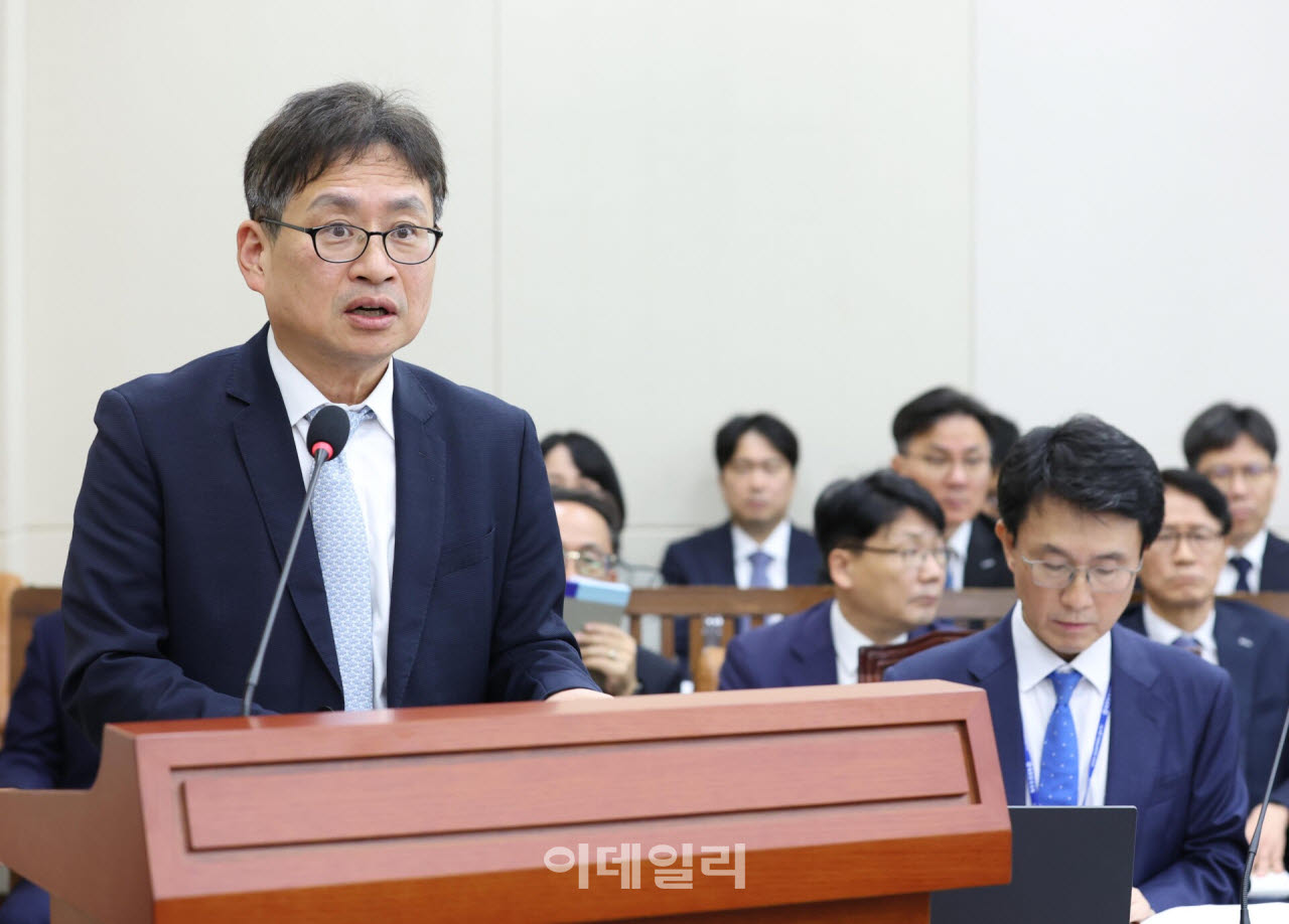 [포토]국정감사, '업무보고하는 박일영 한국투자공사 사장'