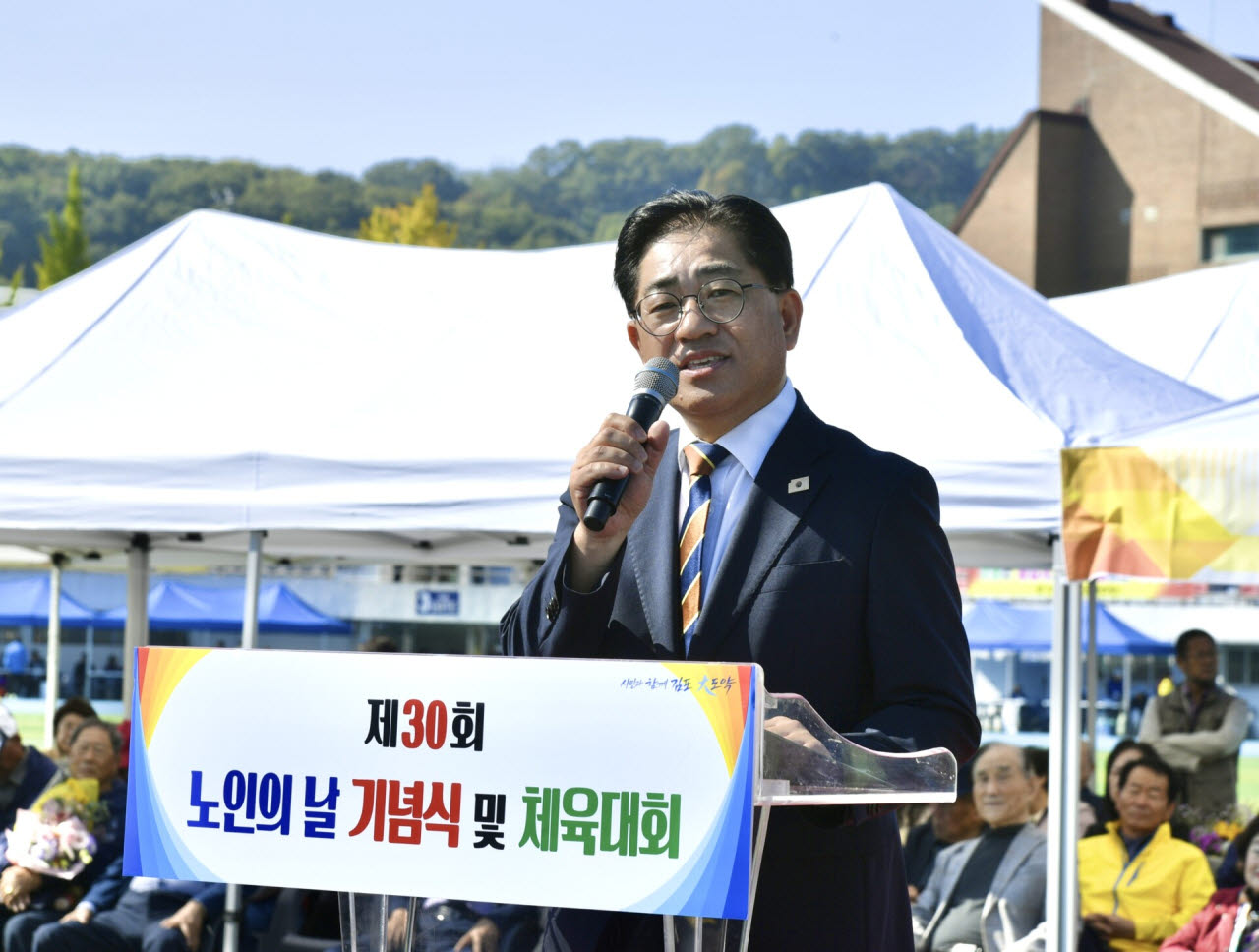 [포토]이기형 김포시장, 노인의날 기념행사 참석