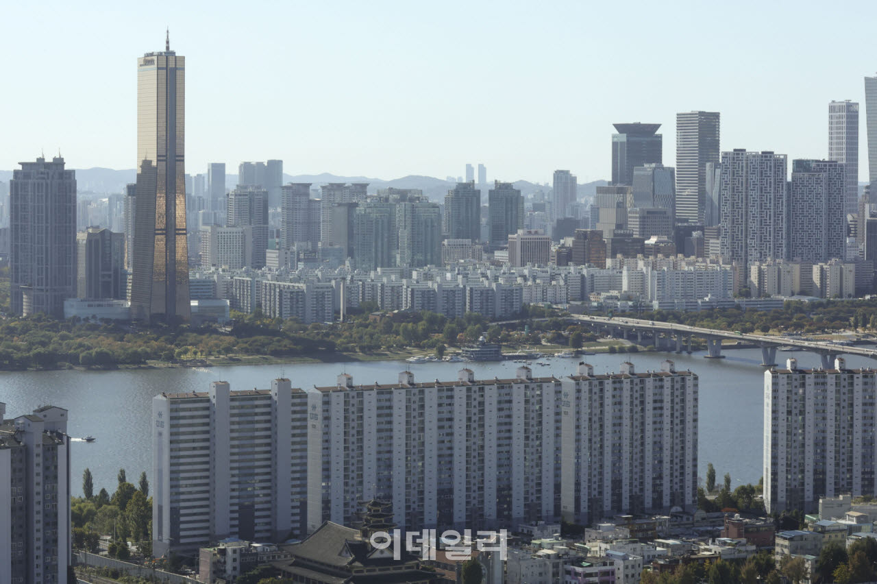[단독]대출 막히자 "주식 팔아 강남집 살래"…'현금부자' 싱글벙글
