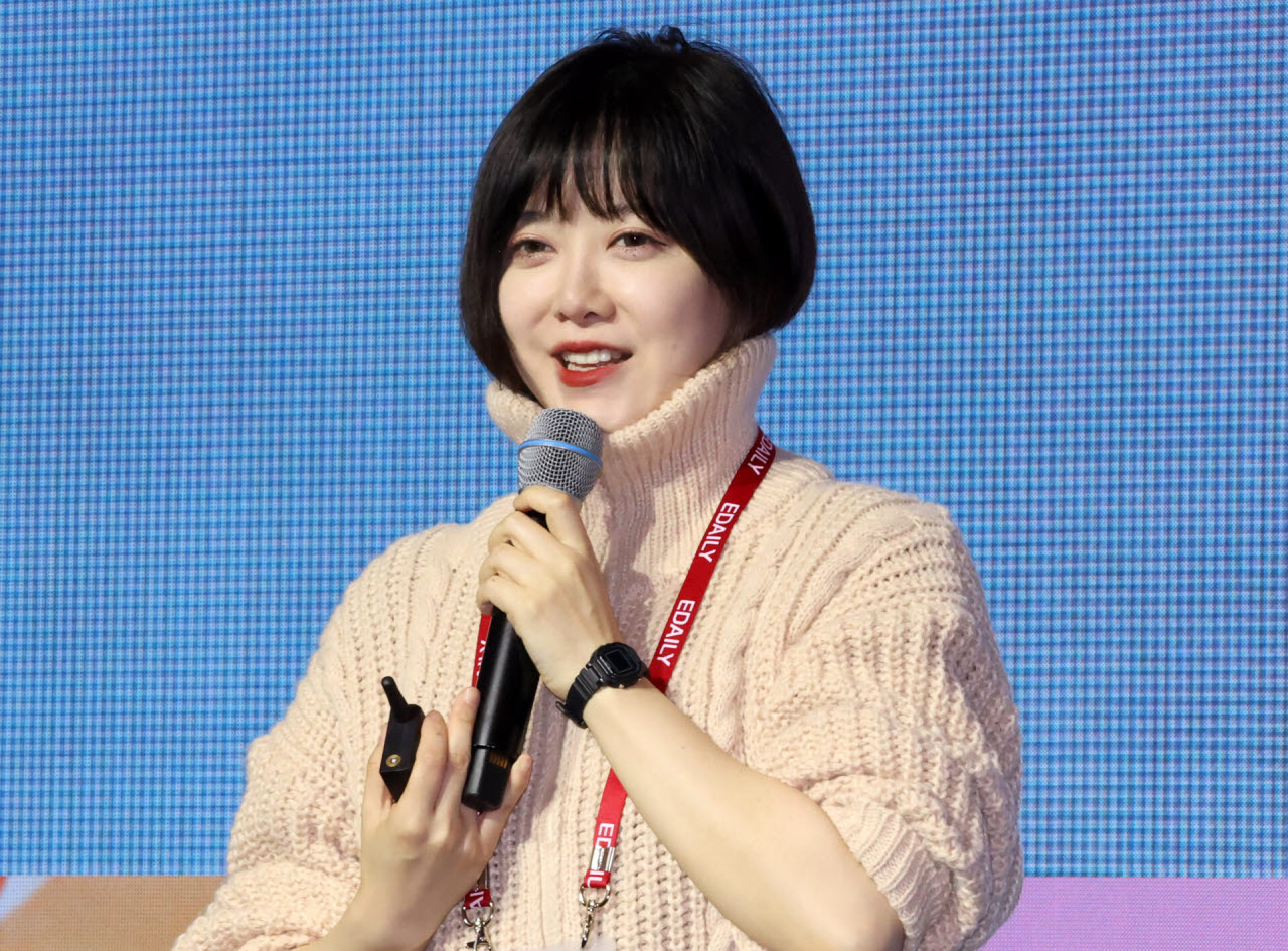 [포토]제15회 이데일리 W페스타에서 강연하는 배우 겸 영화감독 구혜선