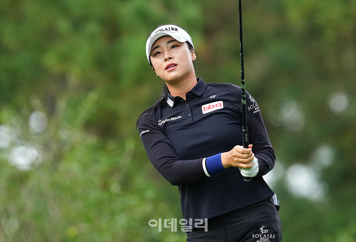 [포토]윤이나,타구 방향 확인