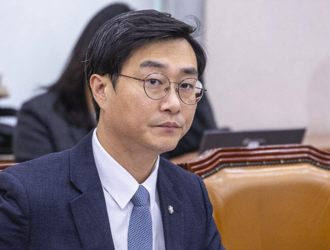 공소청, ‘성추행 혐의’ 장경태 의원 면담…기소 여부 검토