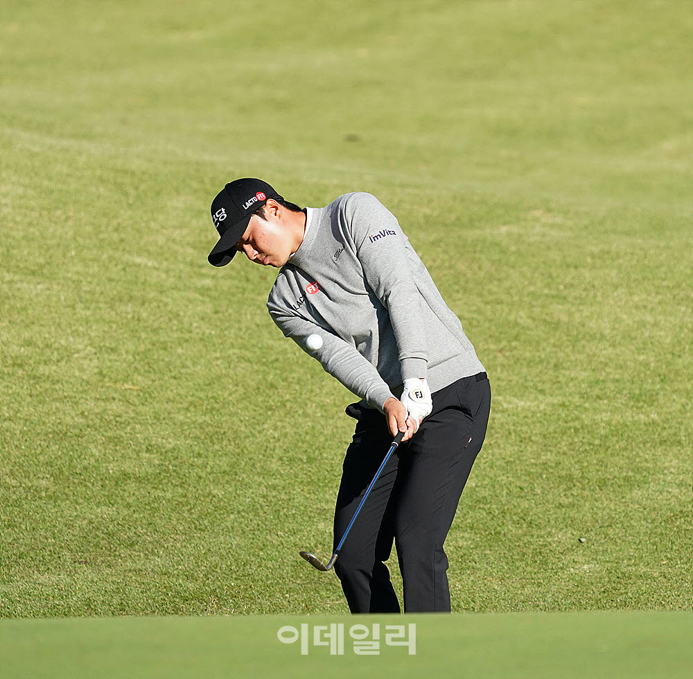 [포토] 박정훈, 날카로운 칩핑