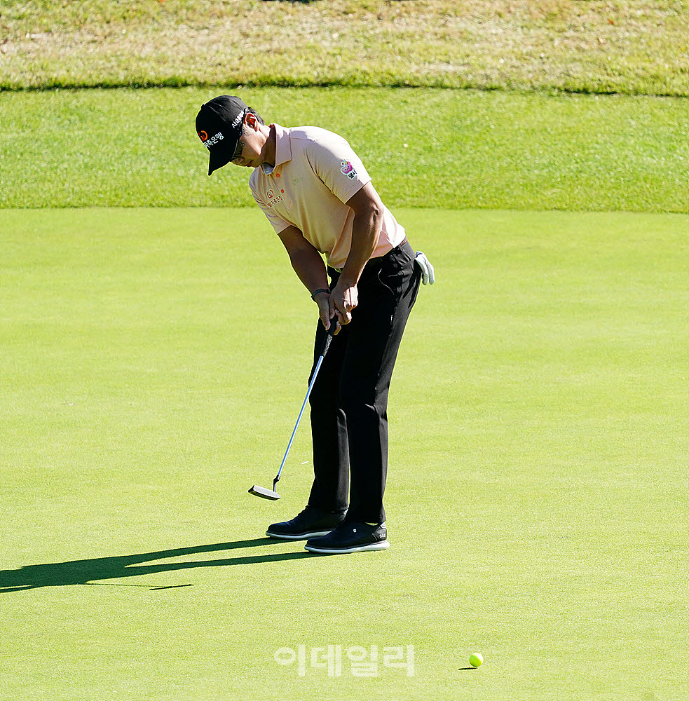 [포토] 이형준, 부드러운 터치로