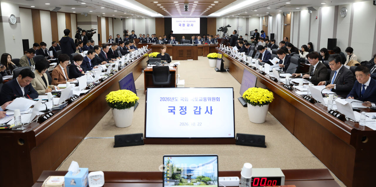 가덕도특별법 "계약금액 조정할 수 있다"…실효성 지적