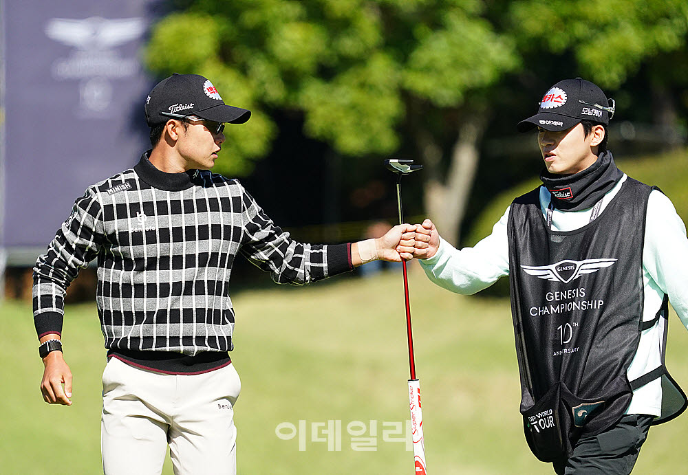 [포토] 송민혁, 위기 극복 하이파이브