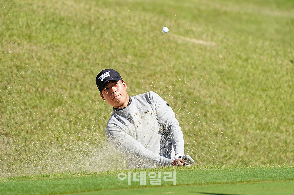 [포토] 신상훈, 정교한 벙커 탈출