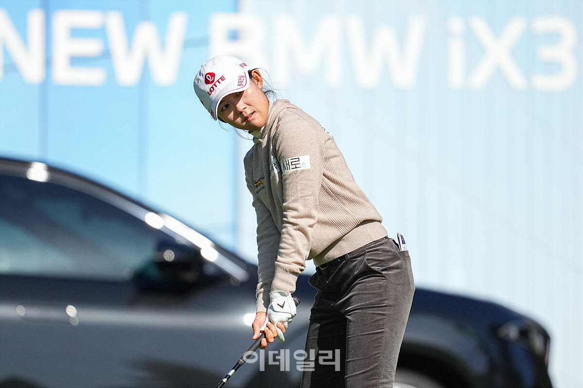 [포토]황유민,공략 방향을 본다
