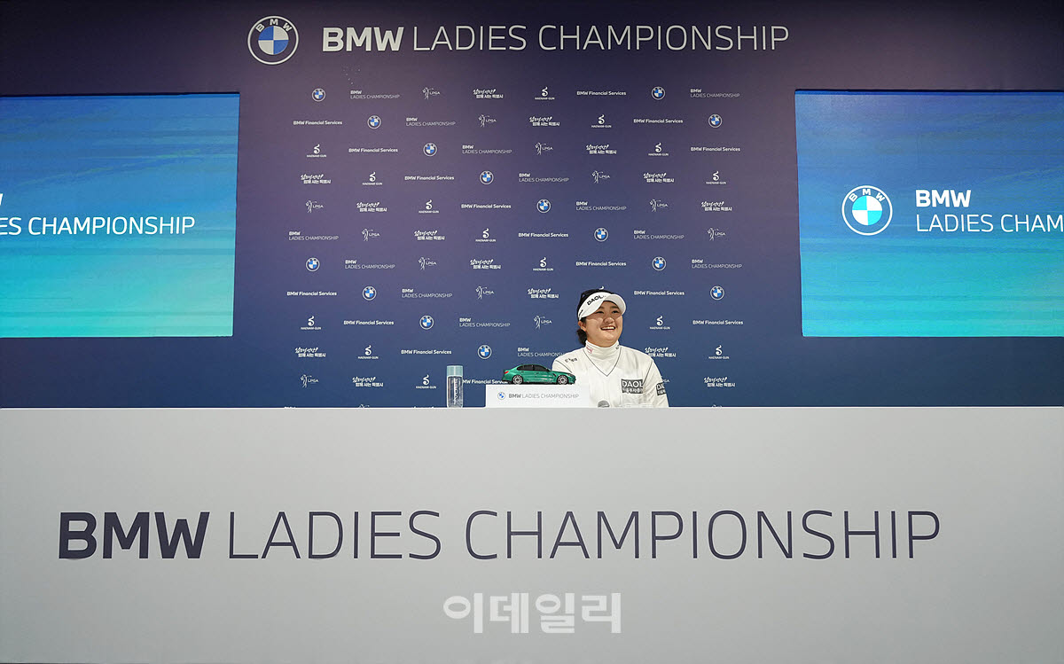 [포토]공식 인터뷰하는 유해란