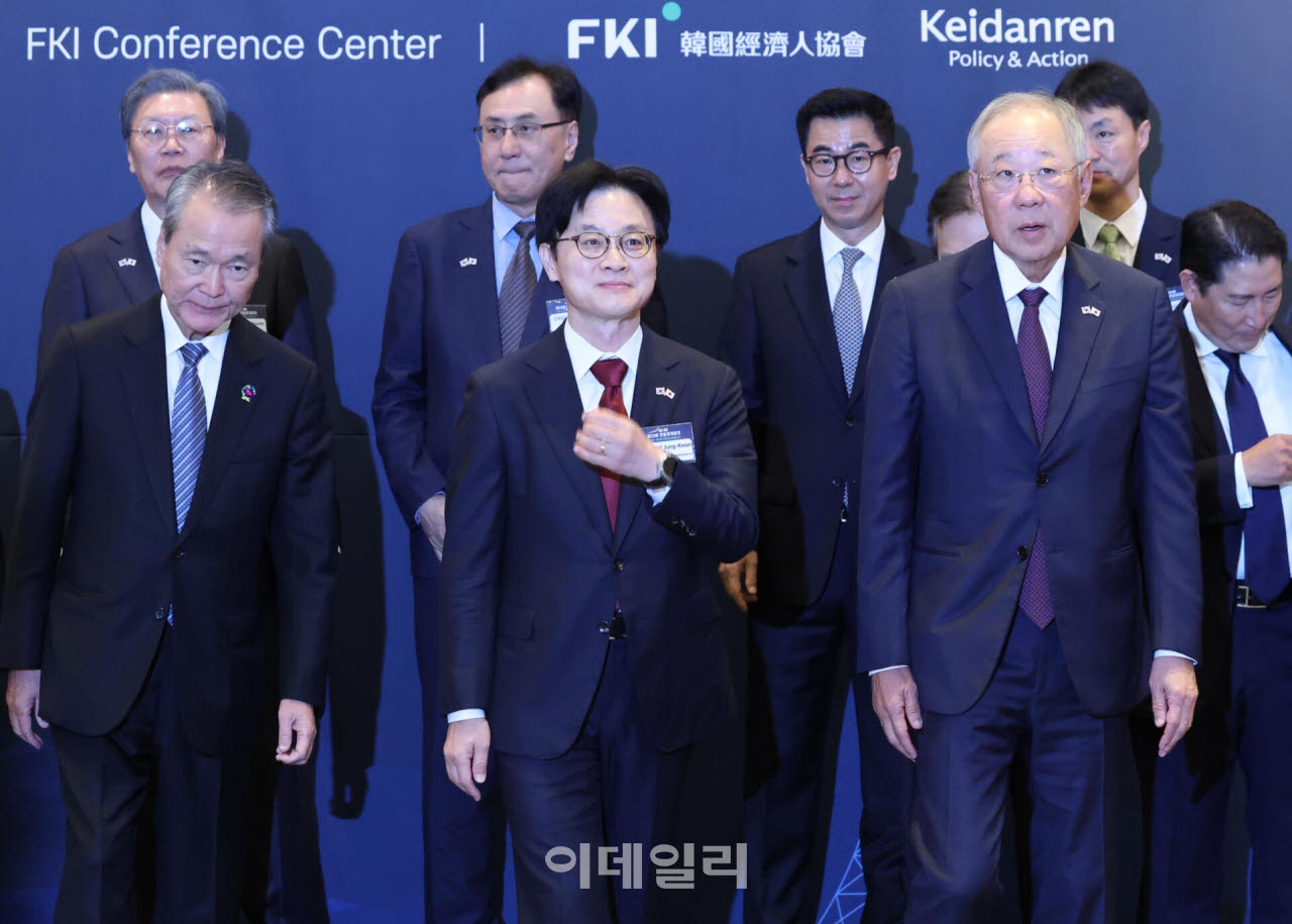 [포토]제33회 한일재계회의 참석하는 김정관 회장