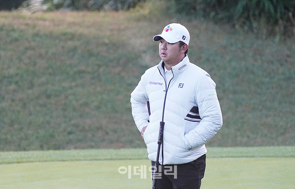 [포토] 최승빈, 입김이 절로 나오는 아침 날씨