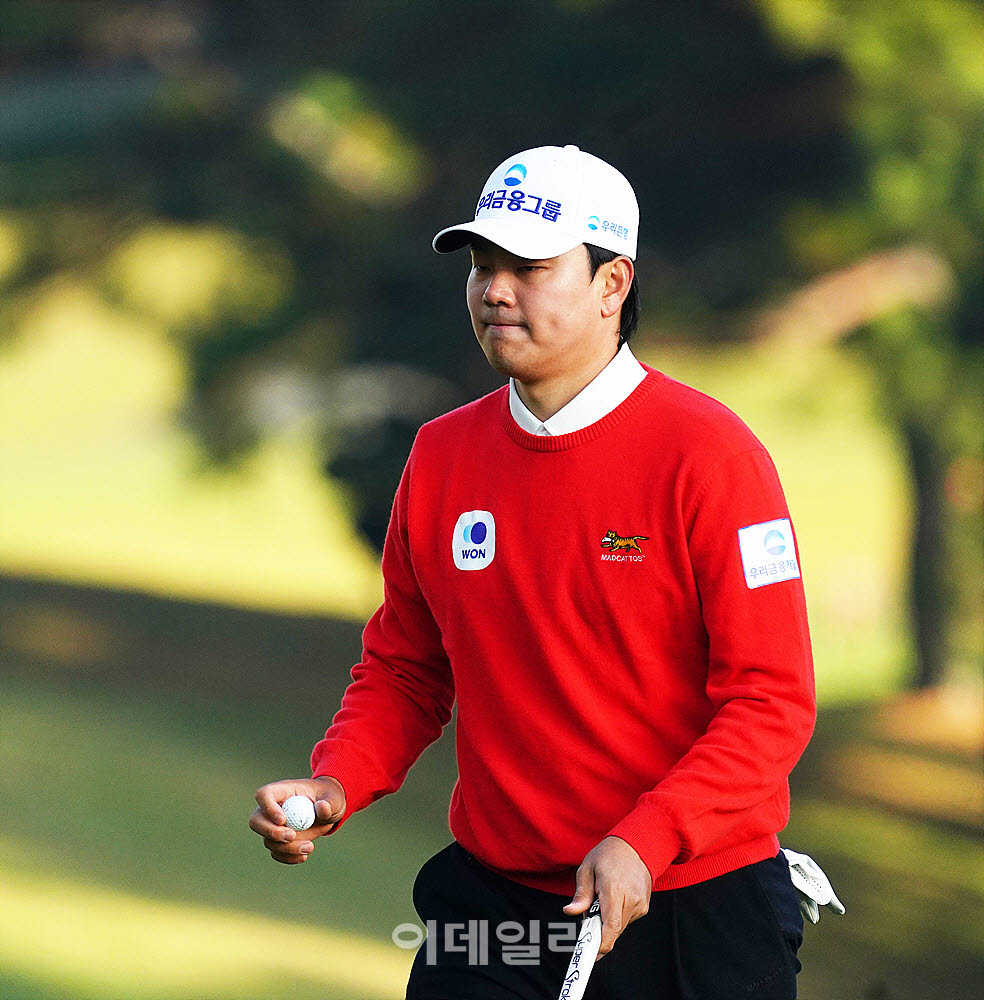[포토] 이정환, 홀아웃하며 인사